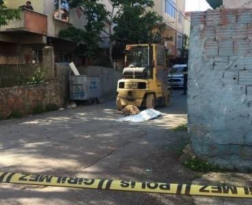 6 yaşındaki çocuk forklift altında kaldı